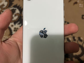 Продам iPhone SE 2020 foto 2