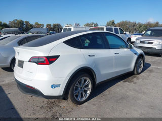 Tesla Model Y foto 8