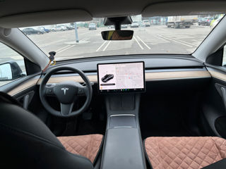 Tesla Model Y foto 6