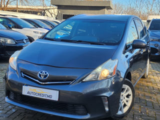 Toyota Prius v foto 14