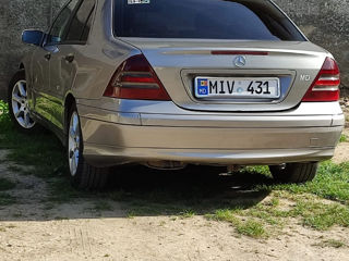 Mercedes C-Class foto 2