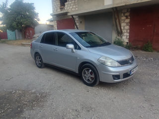 Nissan Tiida foto 3