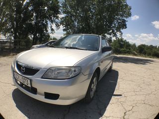 Mazda 323 foto 2