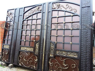 Перила, ворота, заборы , решётки, козырьки, металлические  двери  ,другие изделия  из металла.