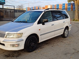 Mitsubishi Space Wagon foto 3