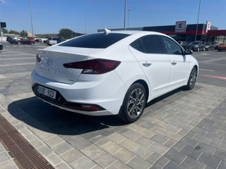 Hyundai Elantra foto 5