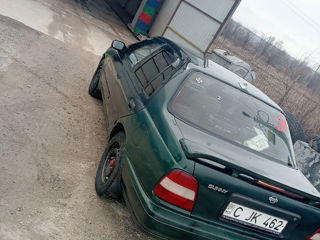 Nissan Sunny foto 2