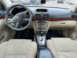 Toyota Avensis foto 9