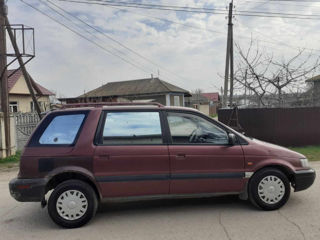 Mitsubishi Space Wagon foto 1