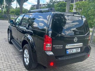 Nissan Pathfinder foto 4