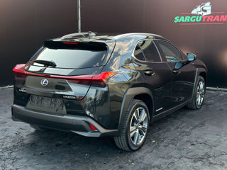 Lexus UX 300e foto 2