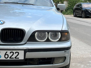 BMW 5 Series foto 1