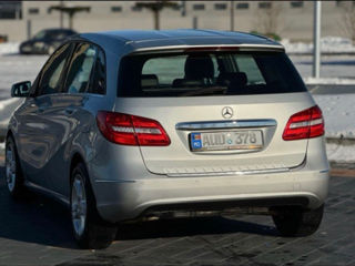 Mercedes B-Class foto 2