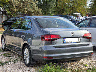 Volkswagen Jetta foto 2