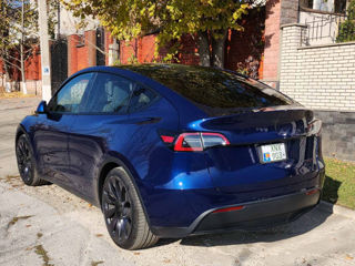 Tesla Model Y foto 2