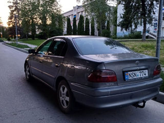 Toyota Avensis foto 5