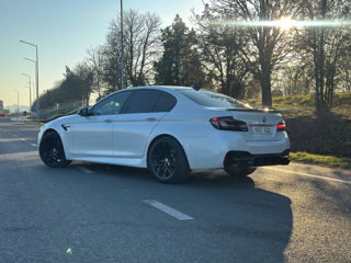 BMW 5 Series foto 3