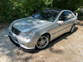 Mercedes C-Class foto 1