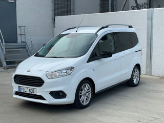 Ford Tourneo Courier foto 1