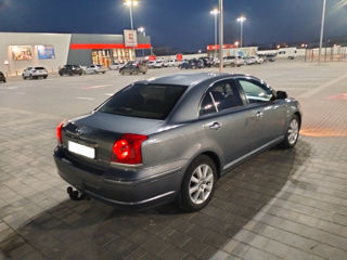 Toyota Avensis foto 1