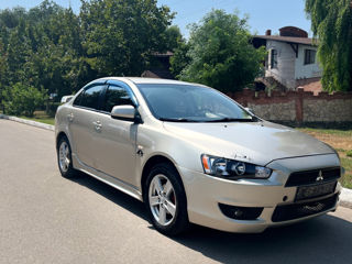 Mitsubishi Lancer foto 3