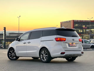 KIA Carnival foto 2