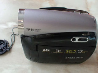Цифровая видеокамера VP-D381i 0,8 Мпикс.с широкоформатным экраном 16:9, оснащенная 34-кратным оптиче