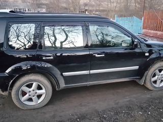 Nissan X-Trail foto 2