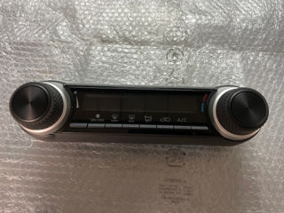 Панель управления кондиционера (panelul de control A/C) Rav 4 XA50 foto 1