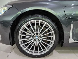 BMW 7 Series foto 3