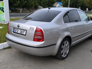 Skoda Superb foto 3