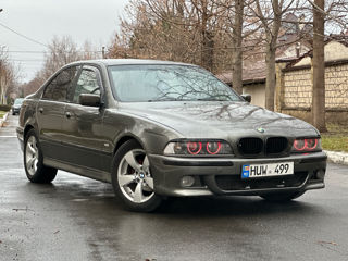 BMW 5 Series foto 2