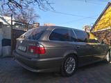 BMW 5 Series foto 1