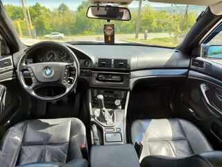 BMW 5 Series foto 4