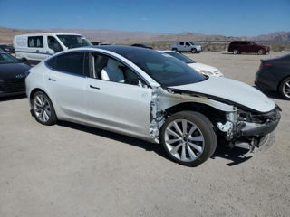 Tesla Model 3 foto 4