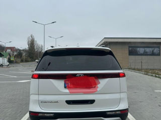 KIA Carnival foto 2