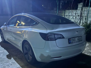 Tesla Model 3 foto 4