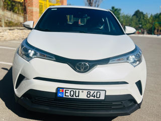 Toyota C-HR foto 2