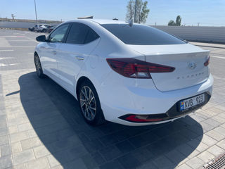 Hyundai Elantra foto 7