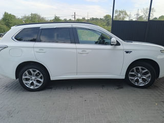 Mitsubishi Outlander foto 3