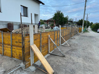 Oferim servicii de constructii case,blocuri,garduri si altele.. foto 7