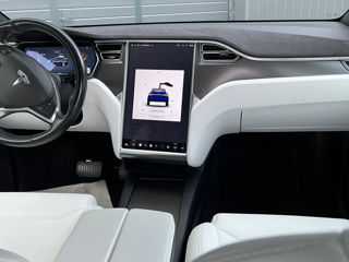 Tesla Model X foto 9