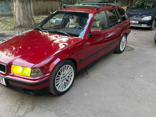 BMW 3 Series Touring foto 2