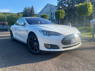 Tesla Model S foto 2