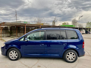 Volkswagen Touran foto 4