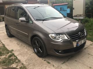 Volkswagen Touran foto 1