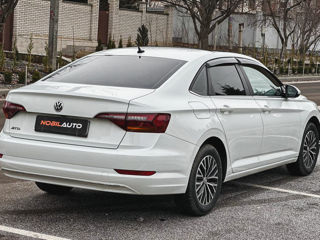 Volkswagen Jetta foto 6