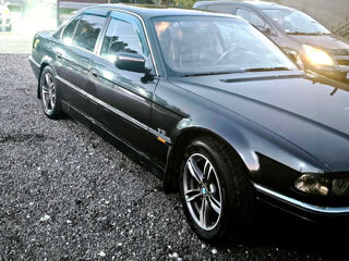 BMW 7 Series foto 2