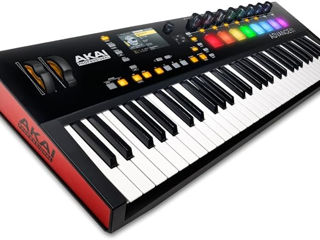 Akai Advance 49 (made in Taiwan). Yamaha MoDX 6+ (Montage) foto 1