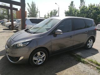 Renault Grand Scenic foto 2